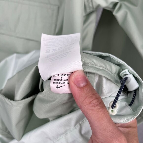 Nike SB Green and Blue Raincoat Lightweight Hooded Design - Picture 8 of 14